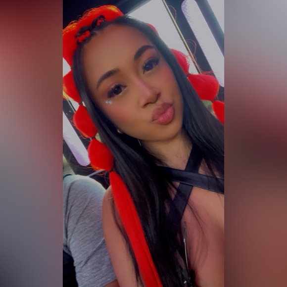 MEET YOUR POSHER. - Picture 3 of 6